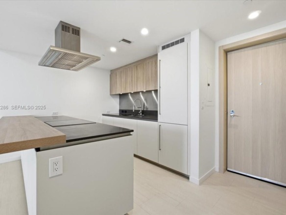 1000 Brickell Plz # 3211, Miami FL 33131 — #A11922286