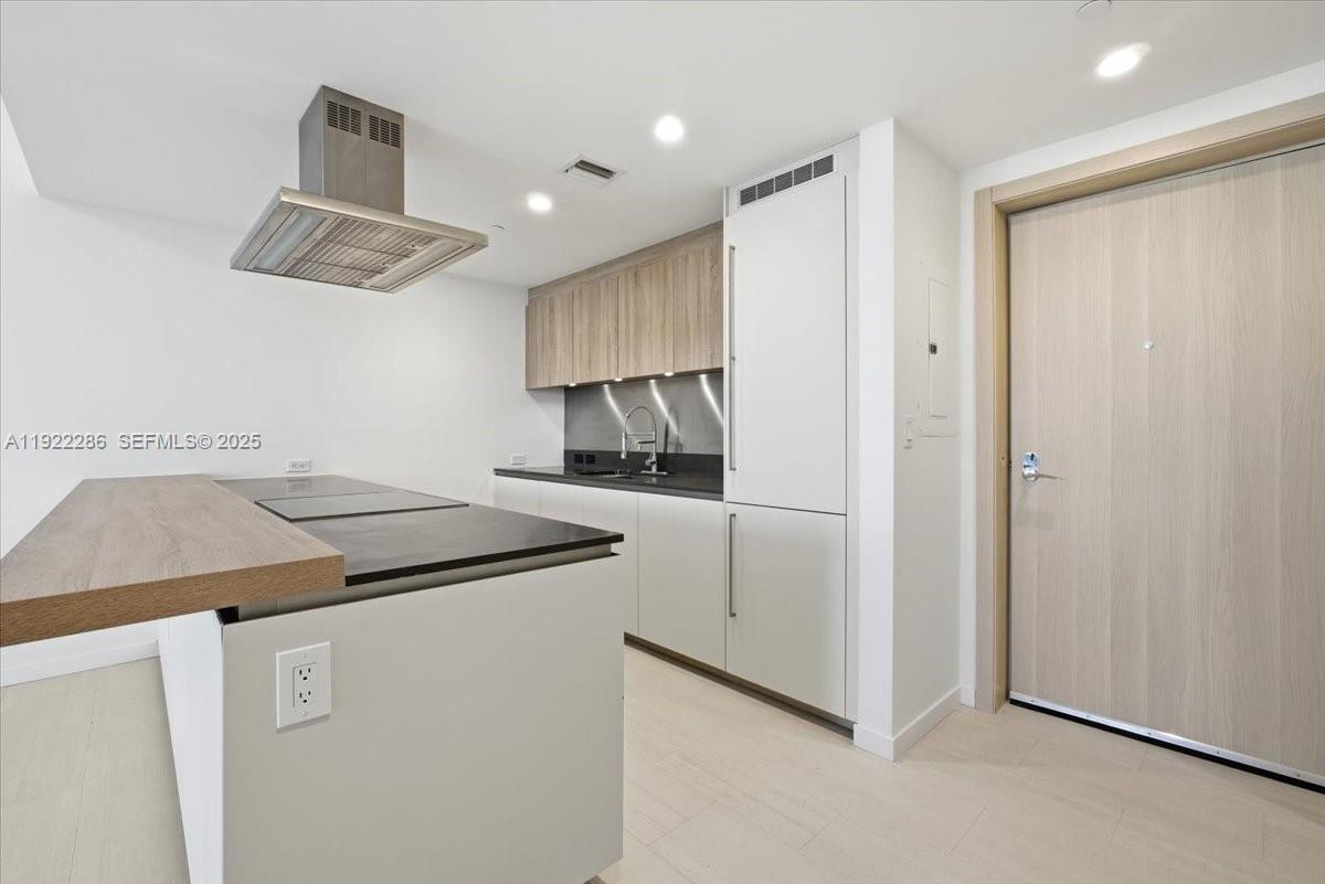 f3b61b38-1296 1000 Brickell Plz # 3211, Miami FL 33131 — #A11922286