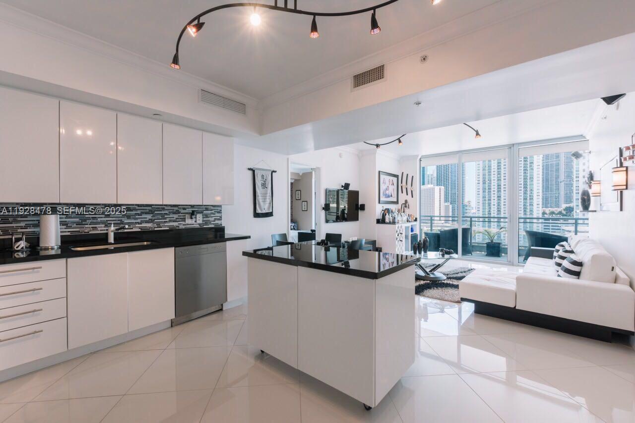 92 SW 3RD St # 1512, Miami FL 33130 — #A11928478