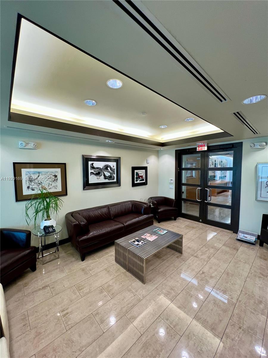 f3b61b38-1406 20900 NE 30 TH Ave, Aventura FL 33180 — #A11929169