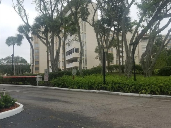 6921 Environ Blvd # 4P, Lauderhill FL 33319 — #A11925661