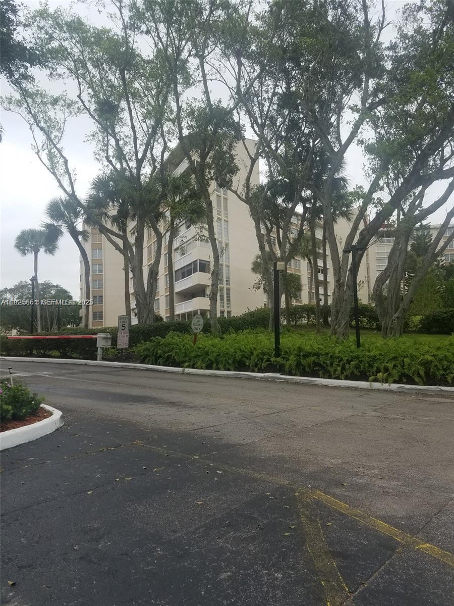 f3b61b38-1426 6921 Environ Blvd # 4P, Lauderhill FL 33319 — #A11925661