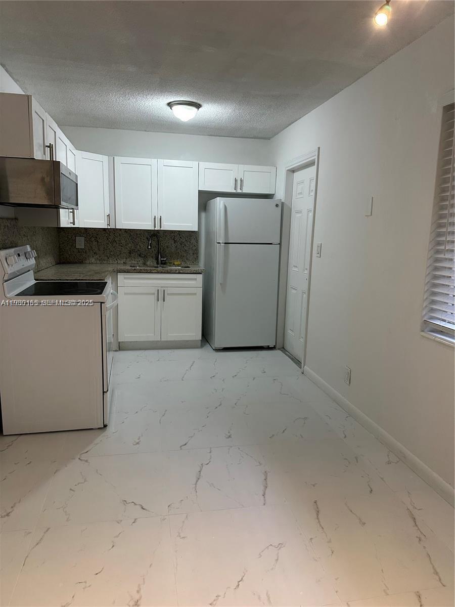 f3b61b38-1434 1733 Mayo St # 2, Hollywood FL 33020 — #A11930155
