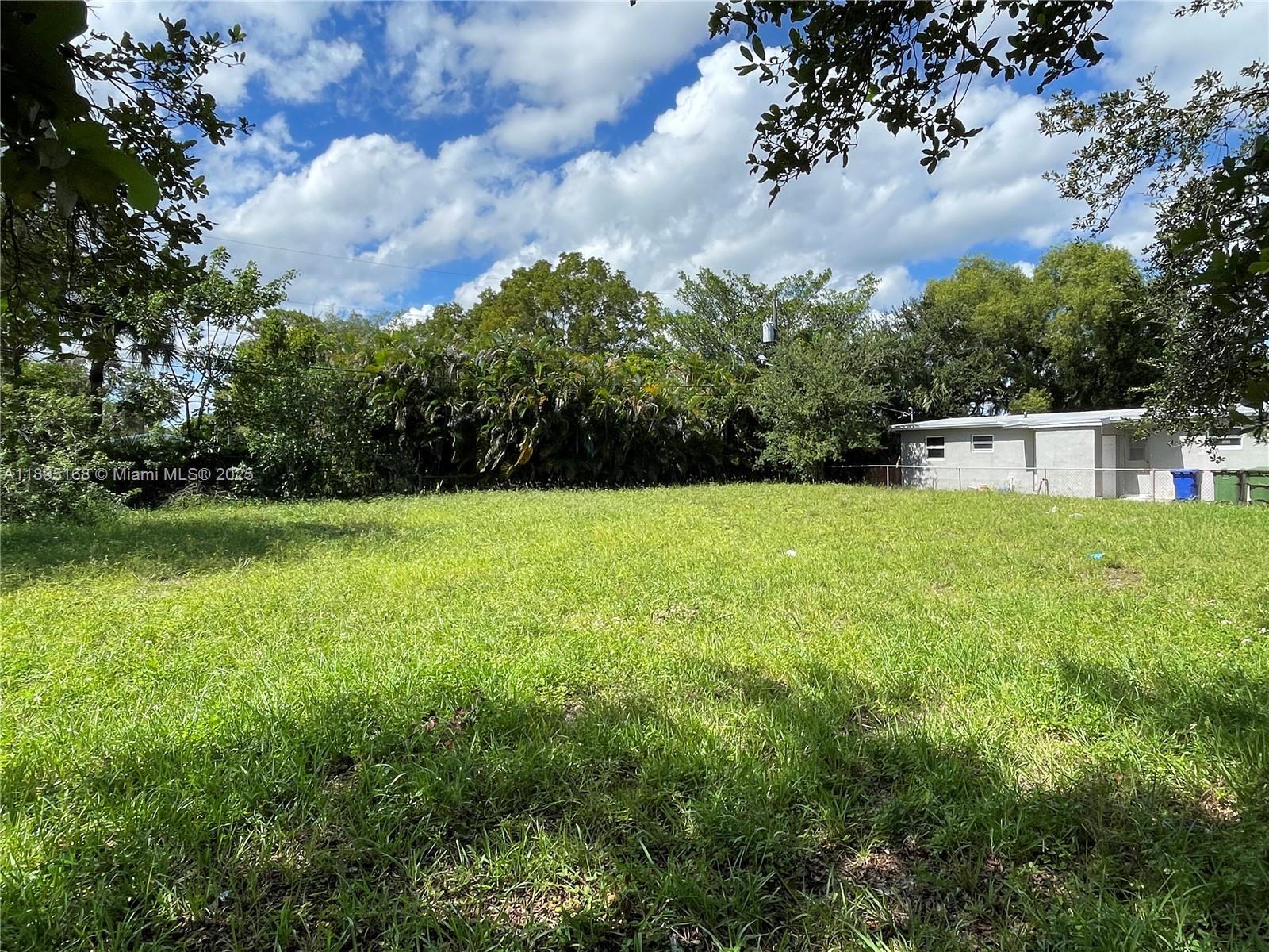 f3b61b38-1465 833 NW 12th Ave, Fort Lauderdale FL 33311 — #A11895168