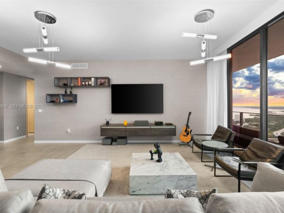 1000 Brickell Plz, Miami FL 33131 — #A11930966