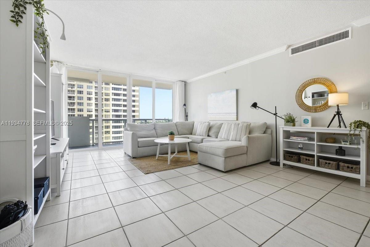 f3b61b38-1713 5601 Collins Ave # 915, Miami Beach FL 33140 — #A11934778