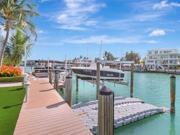 162 Bayview Dr, Islamorada FL 33036 — #A11800398