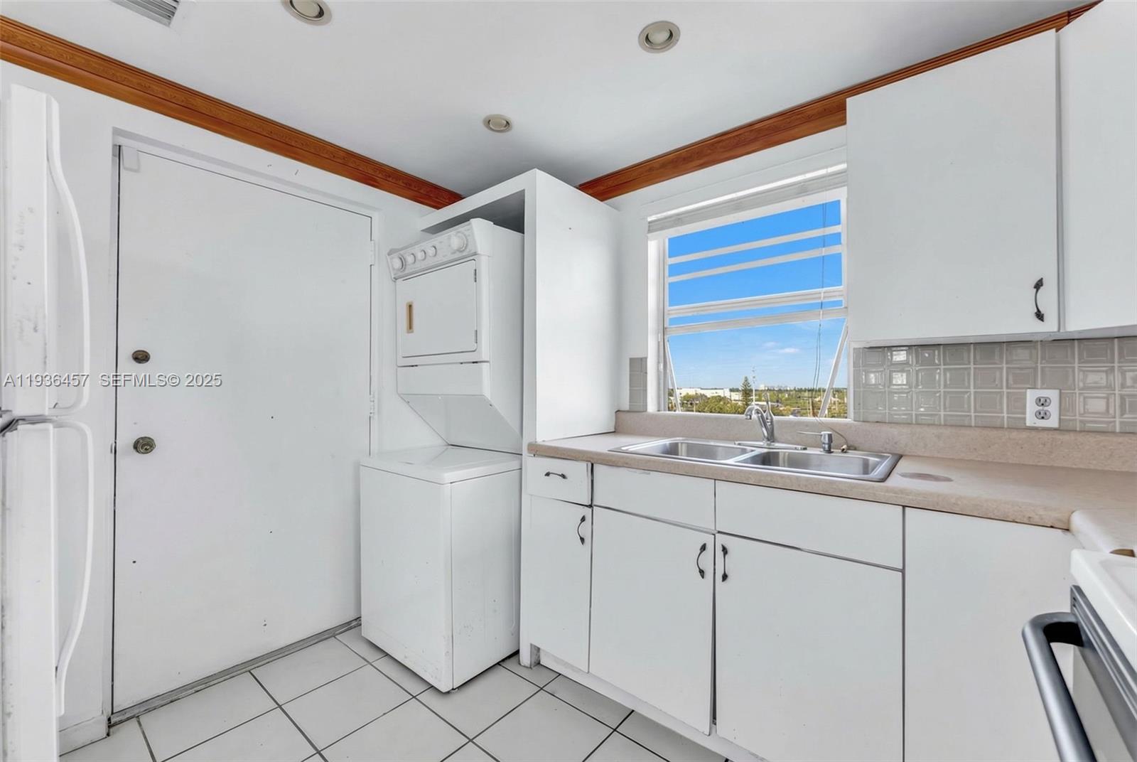 f3b61b38-1783 2025 NE 164th St # 809, North Miami Beach FL 33162 — #A11936457
