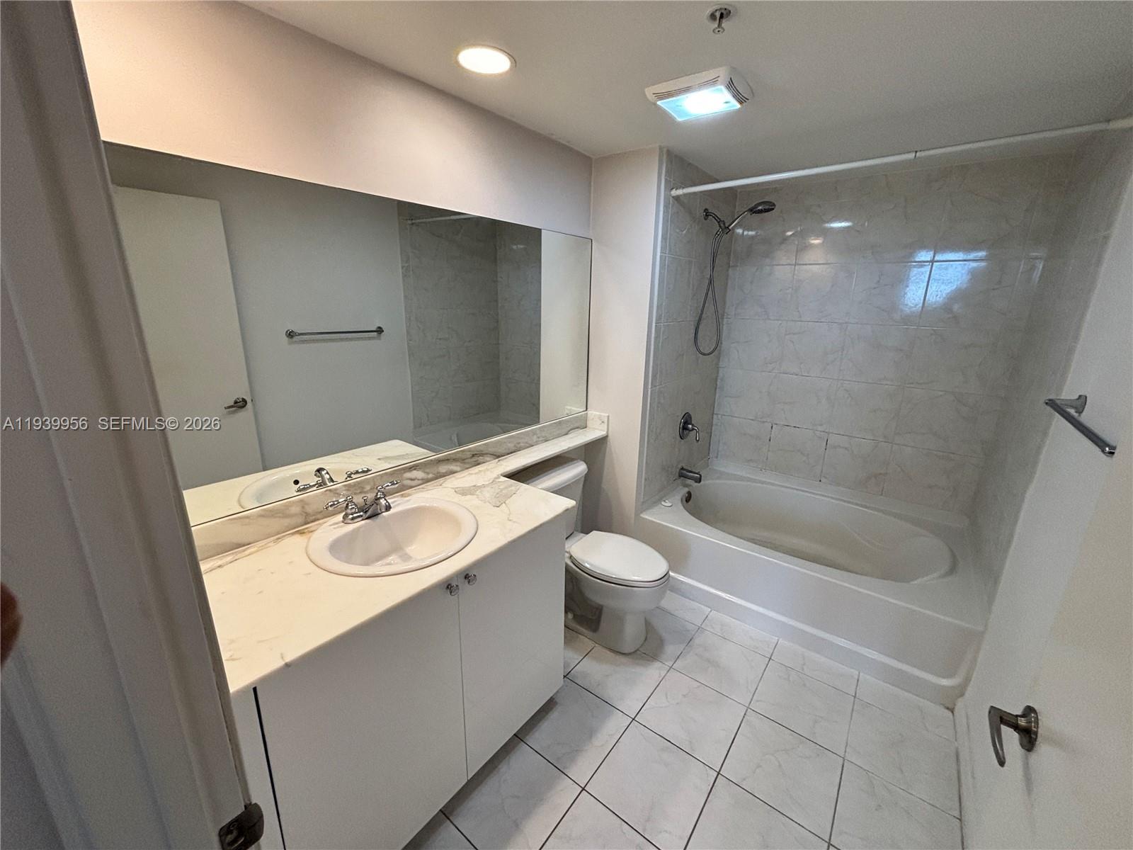f3b61b38-1912 2775 NE 187th St # 403, Aventura FL 33180 — #A11939956