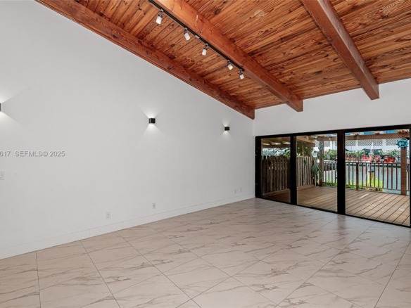 2621 S Parkview Dr, Hallandale Beach FL 33009 — #A11924617