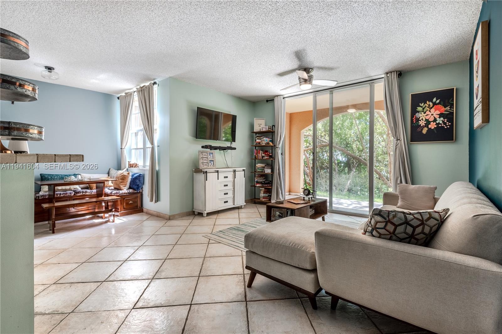 f3b61b38-1975 19601 E Country Club Dr # 7104, Aventura FL 33180 — #A11941604