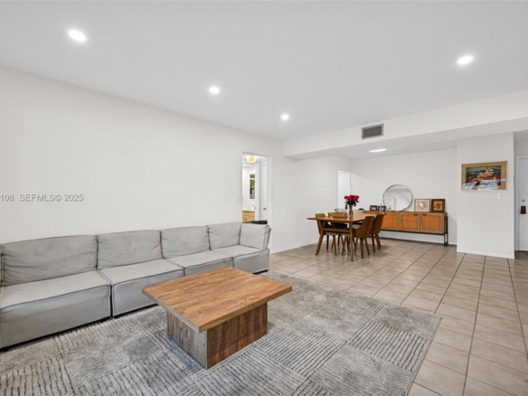 4020 N Hills Dr # 29, Hollywood FL 33021 — #A11928108