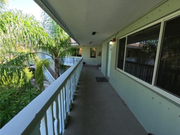 1423 Holly Heights Dr # 15, Fort Lauderdale FL 33304 — #A11939947