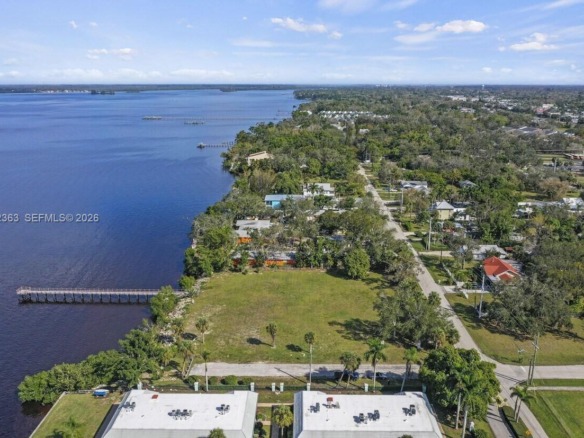 793 Freemont, Fort Myers FL 33916 — #A11942363