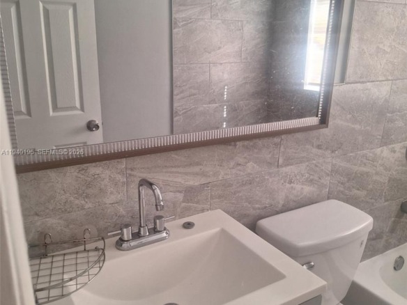 245 E PARKWAY, Other City – In The State Of Florida FL 33904 — #A11940196