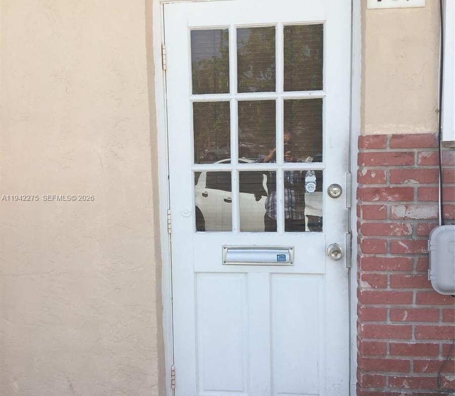900