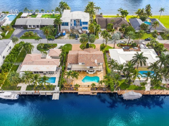 624 Palm Dr, Hallandale Beach FL 33009 — #A11934123