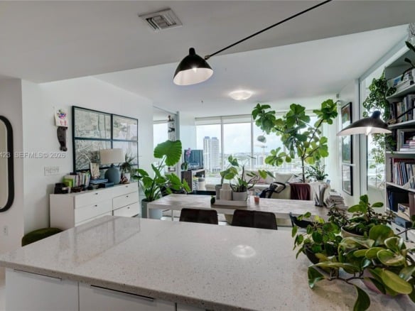 1040 Biscayne Blvd # 1606, Miami FL 33132 — #A12022423