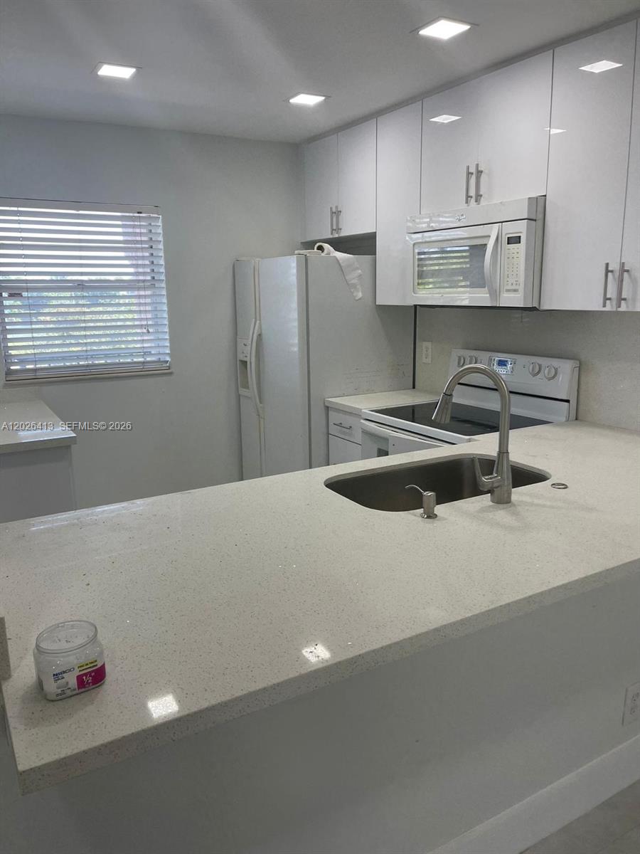 f3b61b38-2110 9460 Tangerine Pl # 404, Davie FL 33324 — #A12026413