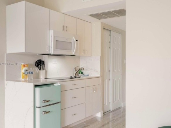 19201 Collins avenue # 332, Sunny Isles Beach FL 33160 — #A11653082