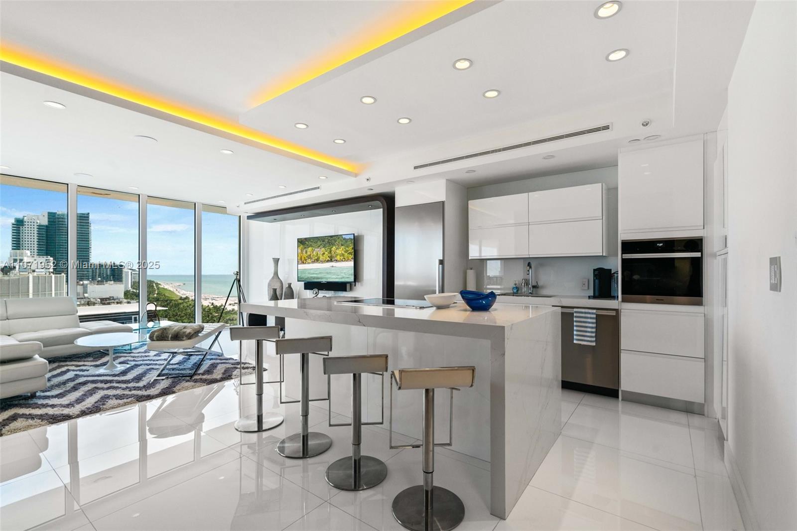 f3b61b38-2196 100 Lincoln Rd, Miami Beach FL 33139 — #A11071952