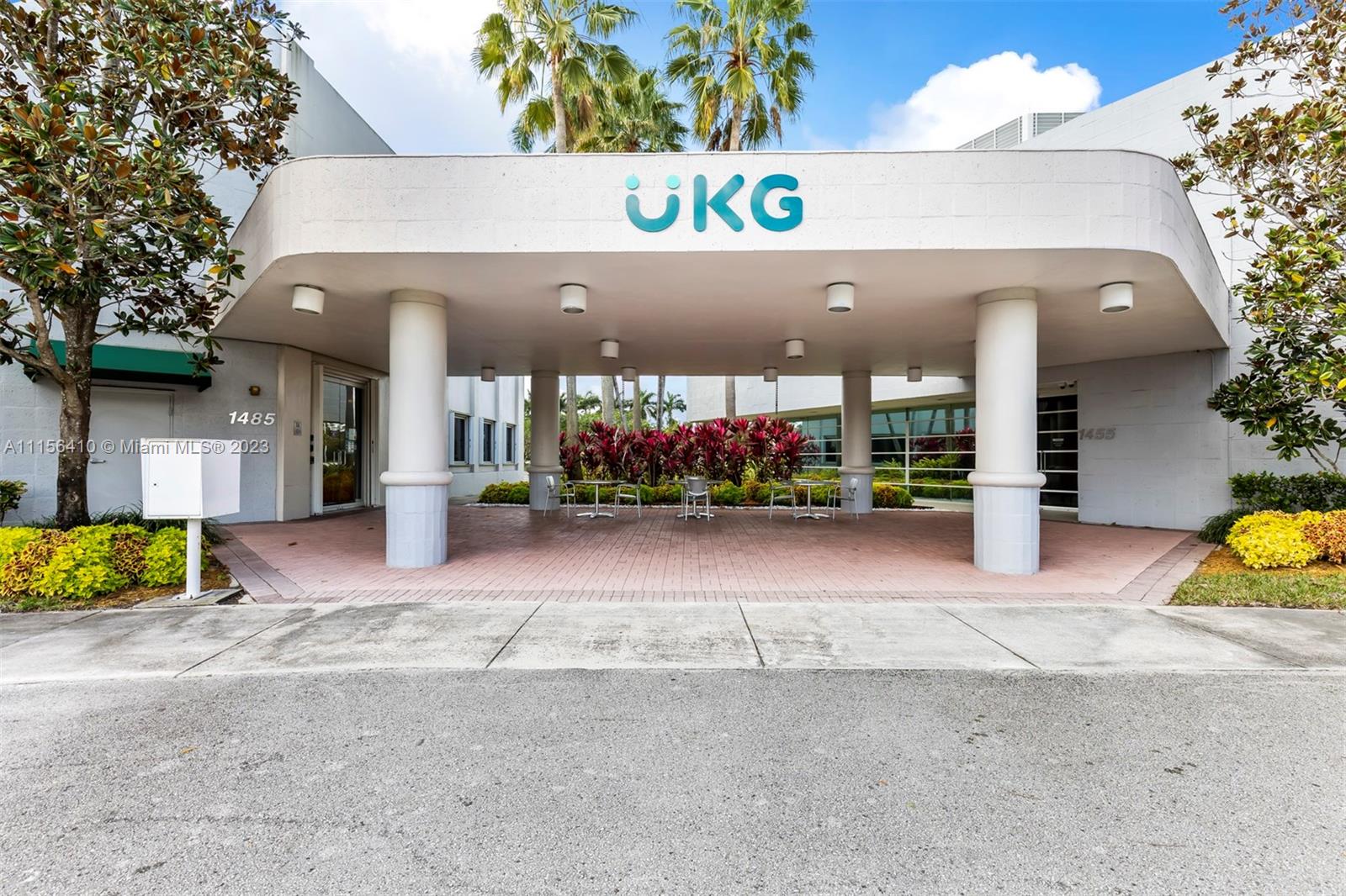 f3b61b38-2256 1455 N Park Dr, Weston FL 33326 — #A11156410