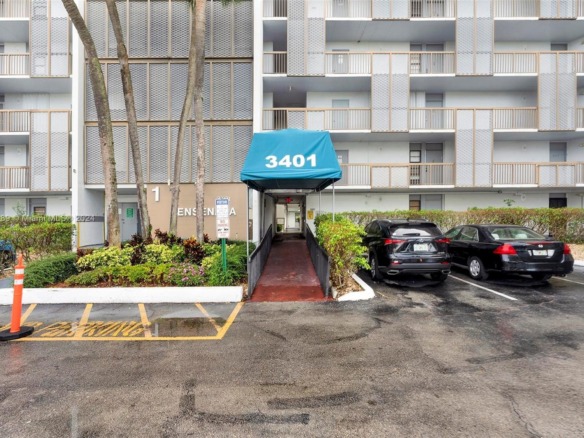 3401 N Country Club Dr # 406, Aventura FL 33180 — #A11229189