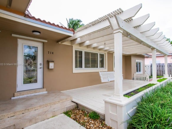 714 Harrison St, Hollywood FL 33019 — #A11317302