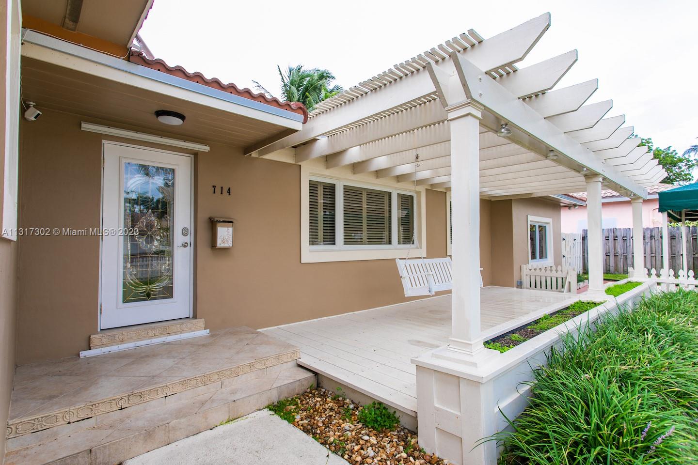 f3b61b38-2383 714 Harrison St, Hollywood FL 33019 — #A11317302