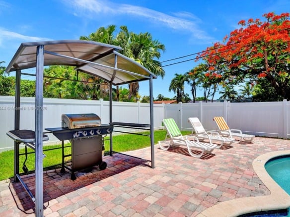 1301 Rodman St, Hollywood FL 33019 — #A11317844