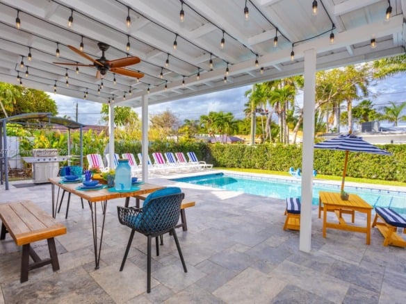 833 Washington St, Hollywood FL 33019 — #A11318257