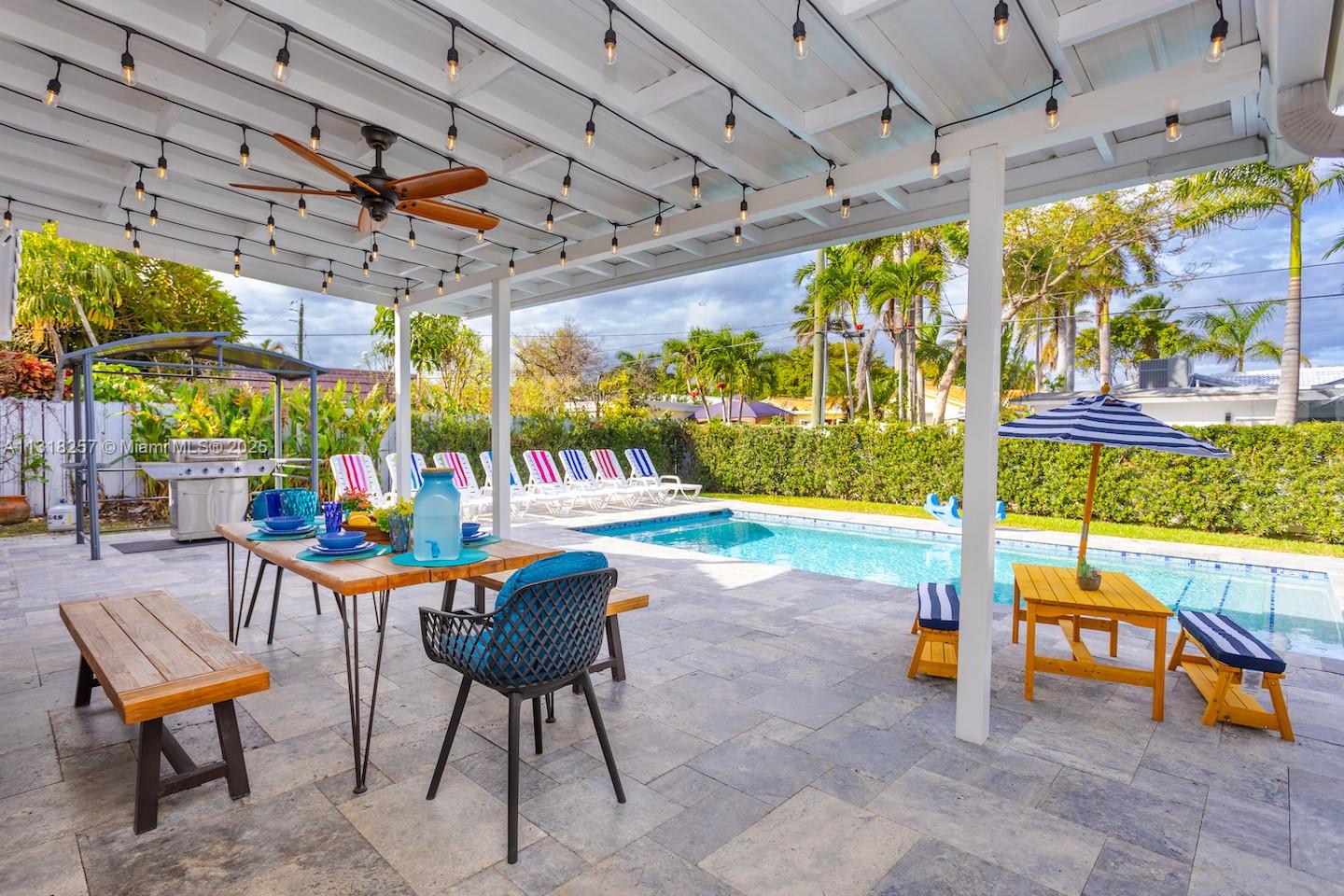 f3b61b38-2389 833 Washington St, Hollywood FL 33019 — #A11318257