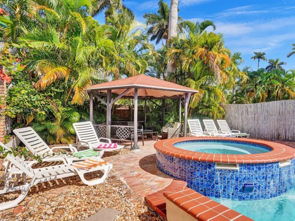 1049 N Southlake Dr, Hollywood FL 33019 — #A11333607