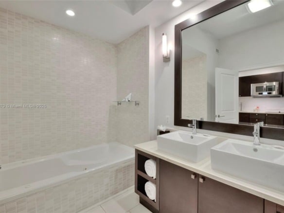 5300 NW 87th Ave # 606, Doral FL 33178 — #A11374679