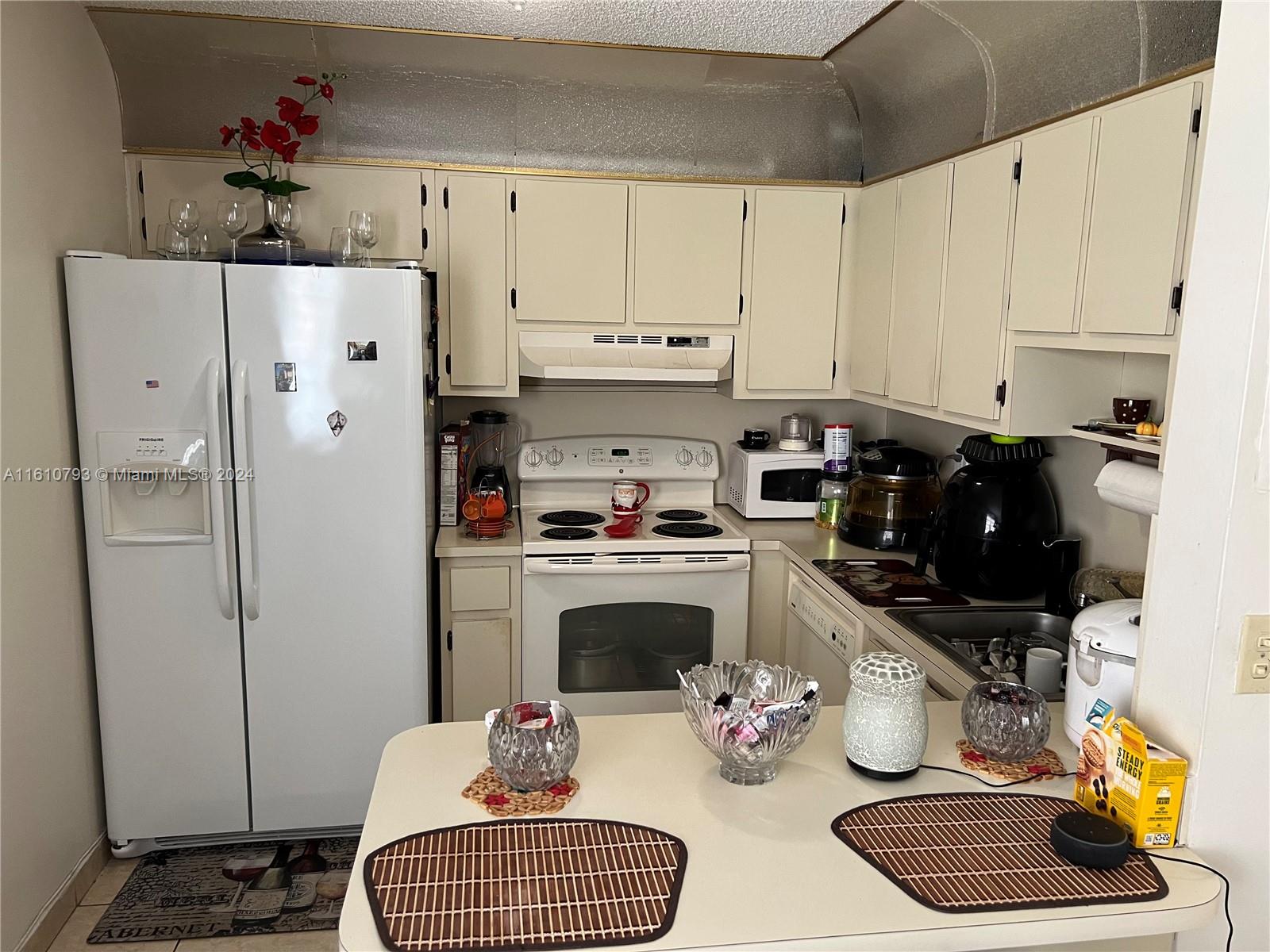 f3b61b38-250 325 NW 72Av # 206, Unincorporated Dade County FL 33126 — #A11610793