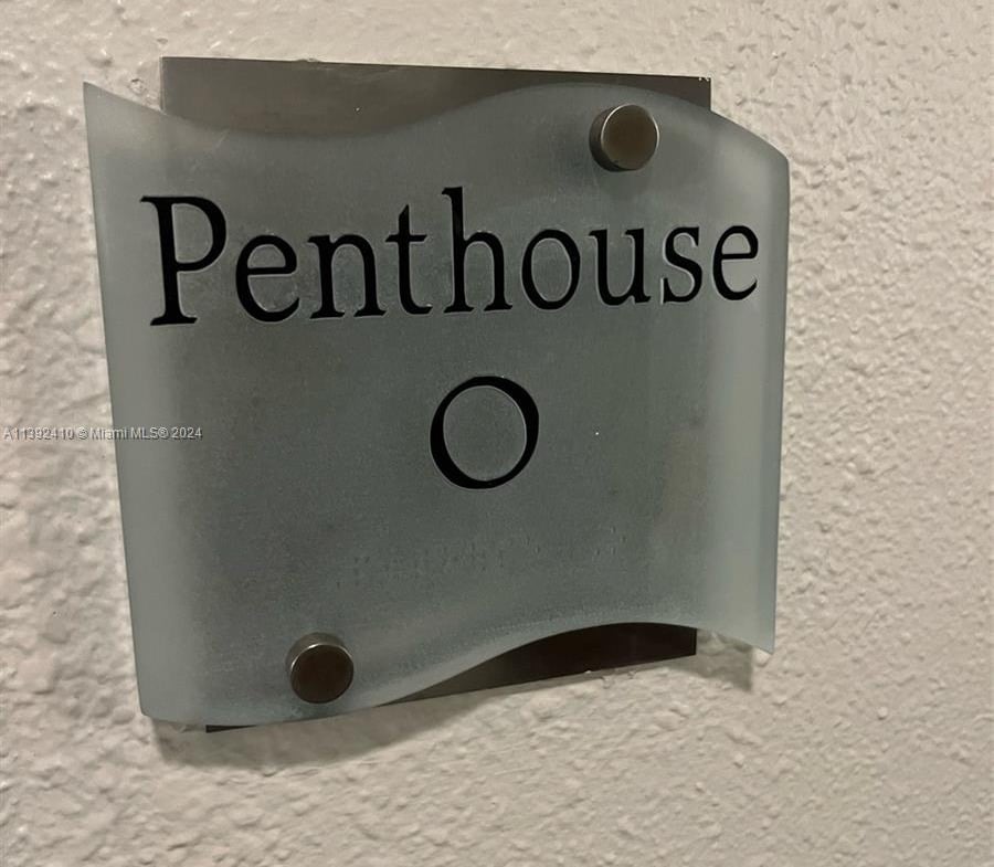 900