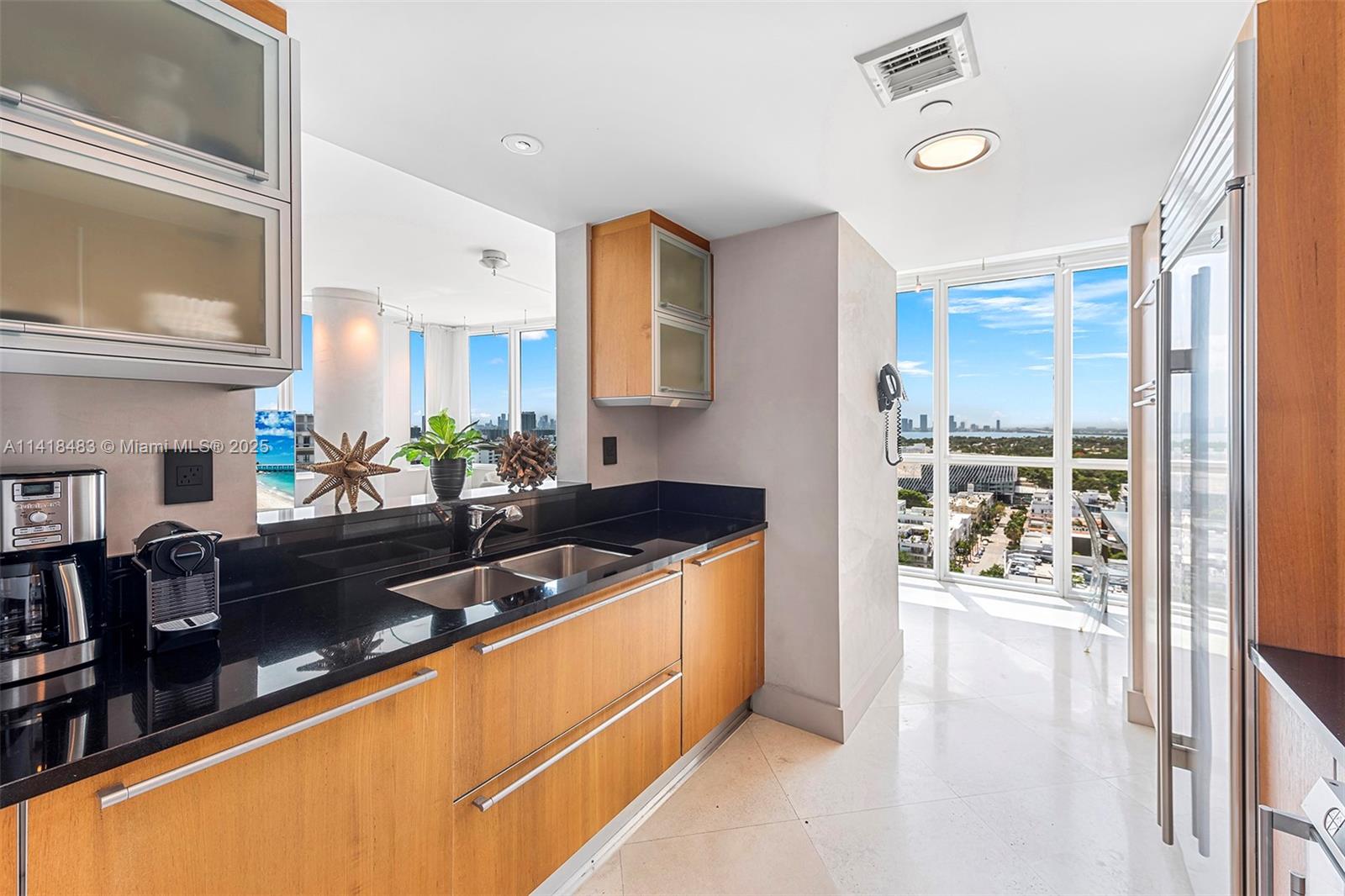 f3b61b38-2532 101 20th St # 2102, Miami Beach FL 33139 — #A11418483