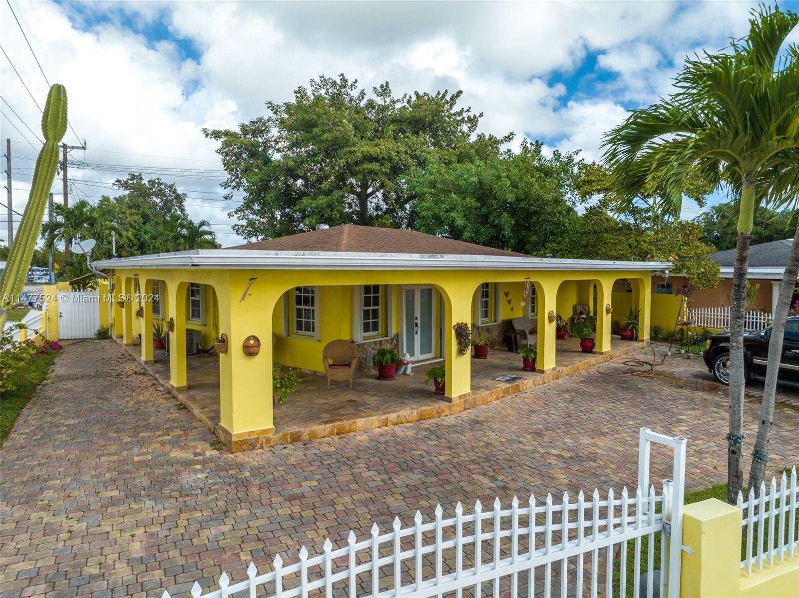 f3b61b38-2620 901 E 32nd St, Hialeah FL 33013 — #A11477524