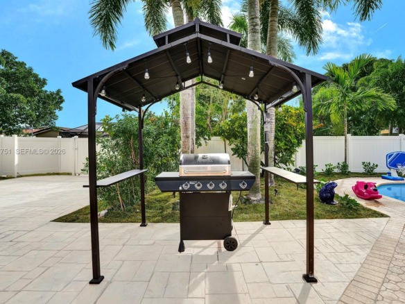 5500 Cleveland St, Hollywood FL 33021 — #A11514751
