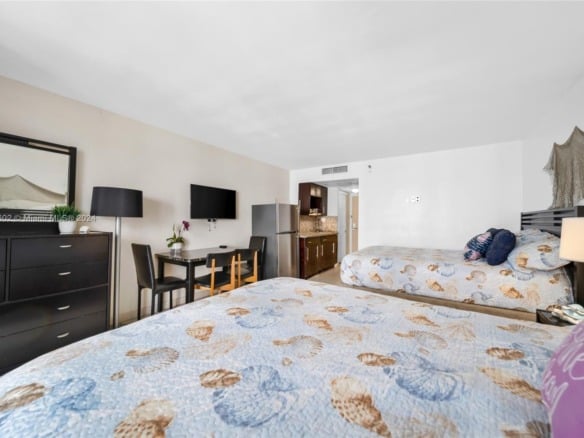 19201 N Collins Ave # 1117, Sunny Isles Beach FL 33160 — #A11516602