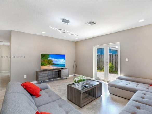4710 NE 18th Ter, Fort Lauderdale FL 33308 — #A11518693