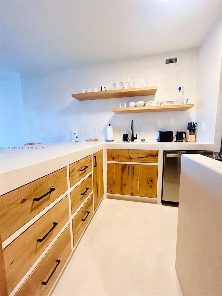 f3b61b38-2742 100 Lincoln Rd # 1543, Miami Beach FL 33139 — #A11528412