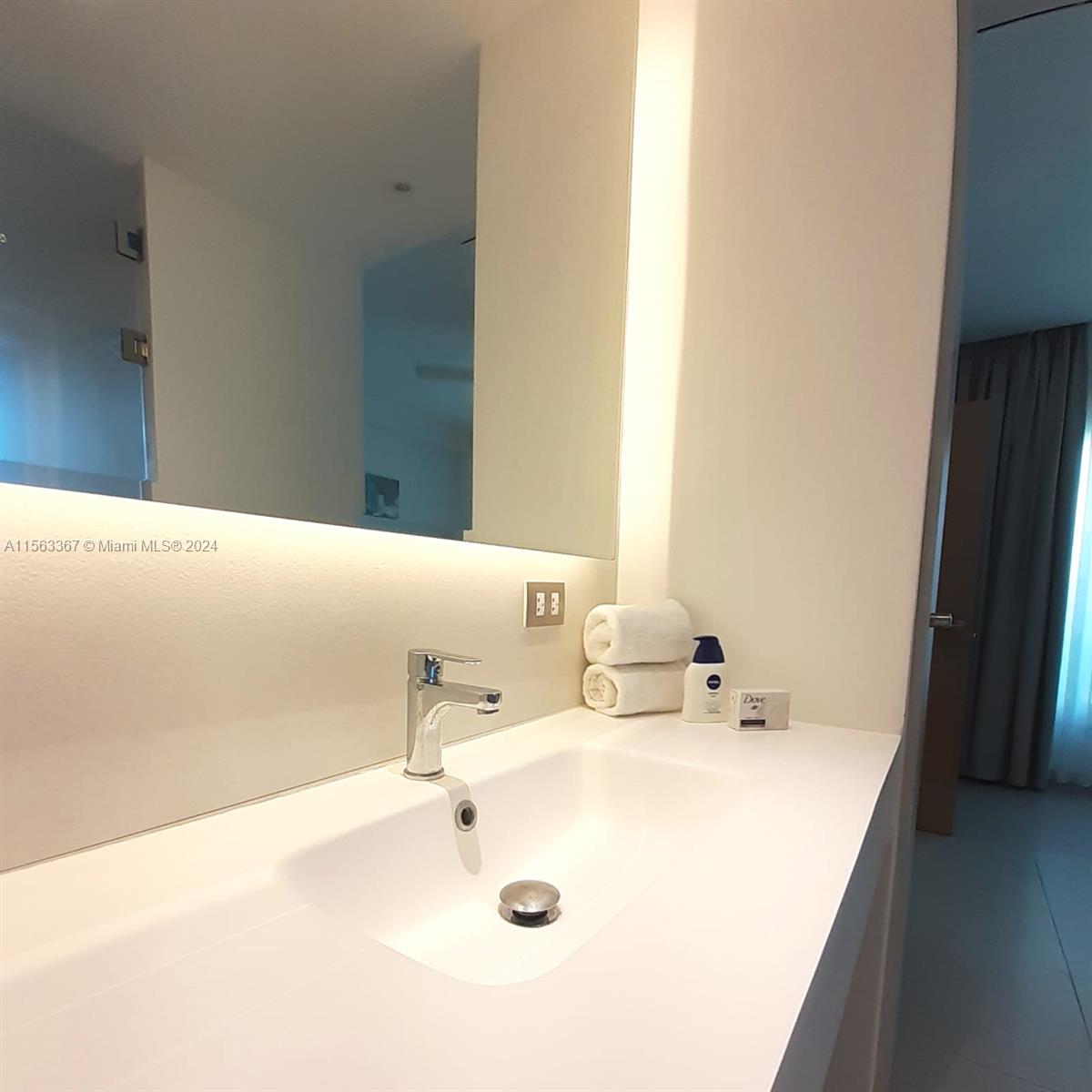 f3b61b38-2871 3 El Beach Garden # E1, PC — #A11563367
