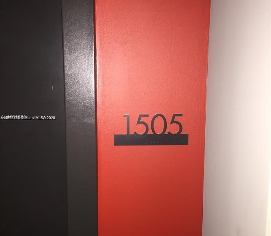 900