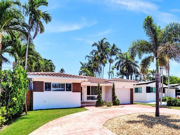 1206 Lincoln St, Hollywood FL 33019 — #A11599694