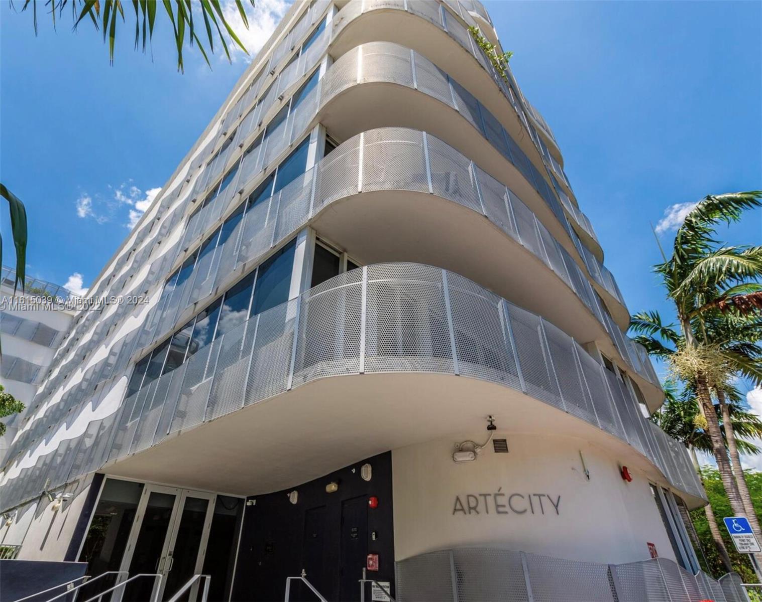 f3b61b38-3080 2155 Washington Ct # 206, Miami Beach FL 33139 — #A11615039