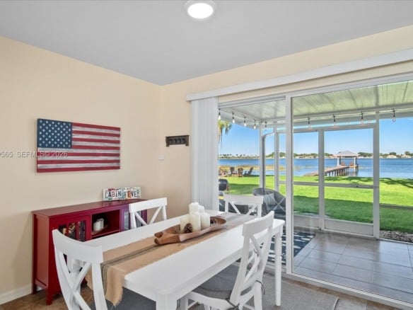 924 Lake Dr E, Lake Placid FL 33852 — #A11619565