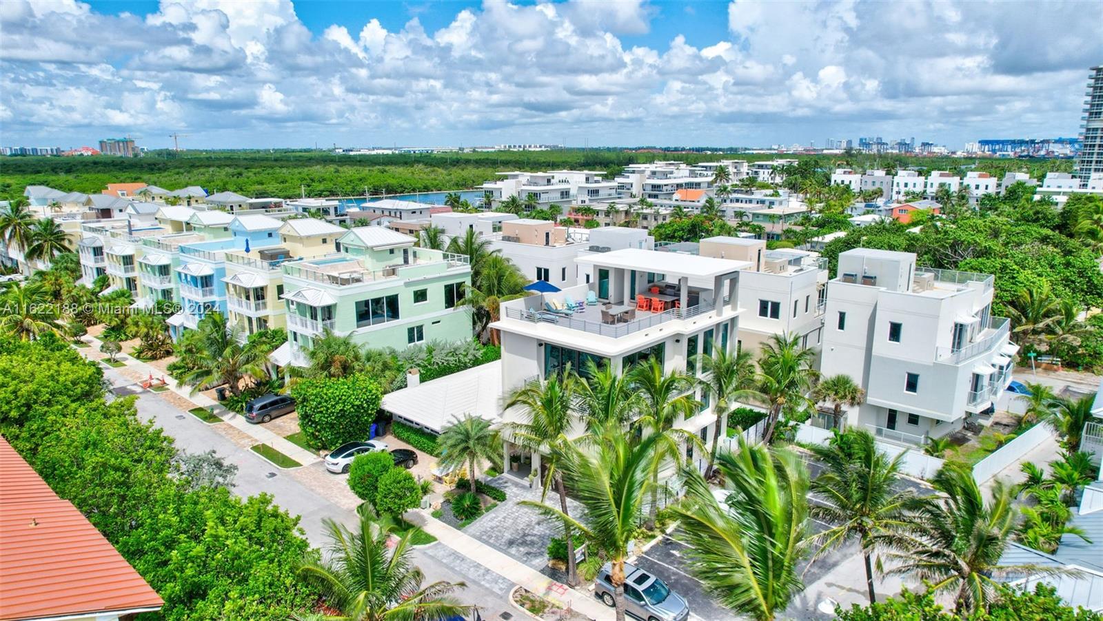 305 Oak St, Hollywood FL 33019 — #A11622188