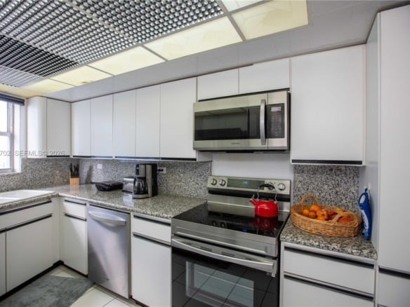 6039 Collins Ave # 1728, Miami Beach FL 33140 — #A11627702
