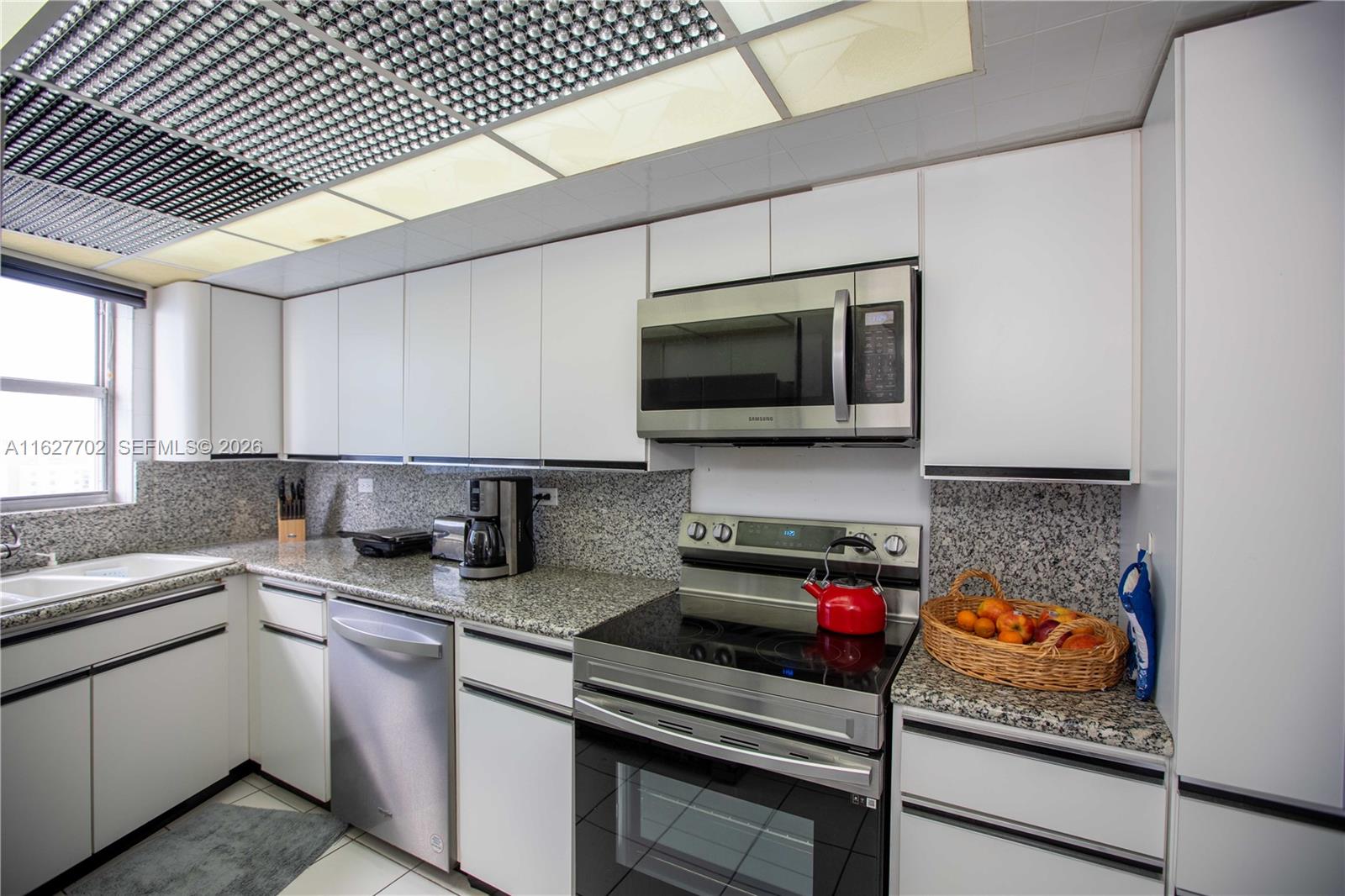 f3b61b38-3156 6039 Collins Ave # 1728, Miami Beach FL 33140 — #A11627702